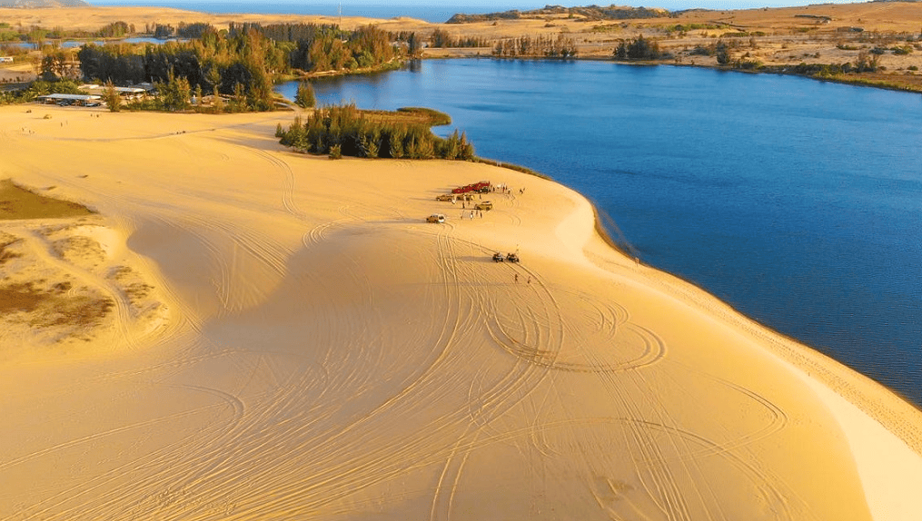Chinh phục Đồi Cát Bay, Bàu Trắng