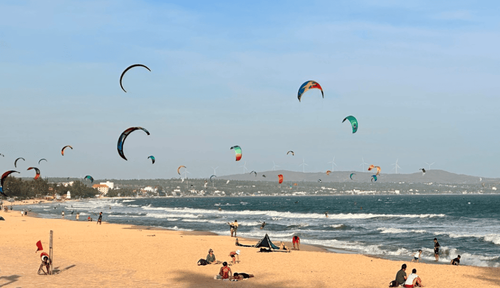 Xem và thử sức với lướt ván diều