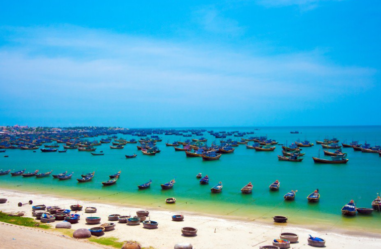 Phan Thiết Tháng 12: Thời tiết lý tưởng hòa cùng không khí lễ hội sôi động
