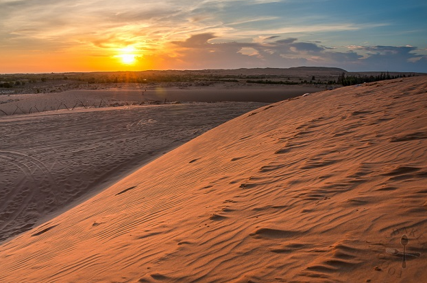 Đón bình minh và hoàng hôn trên Đồi Cát