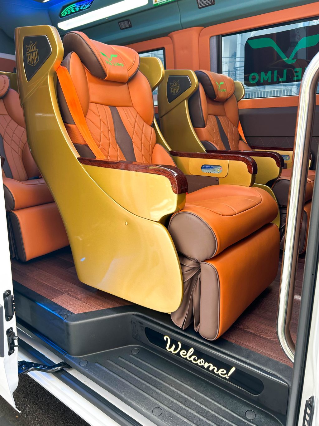 Đầu Tư Các Dòng Xe Limousine Ghế Boeing Cao Cấp Nhất Hiện Nay